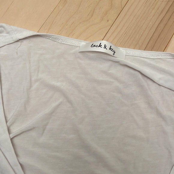 White tie front T-shirt - Picture 2 of 3